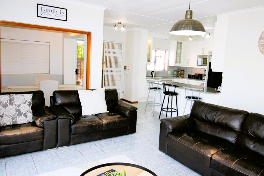 To Let 4 Bedroom Property for Rent in Gonubie Eastern Cape